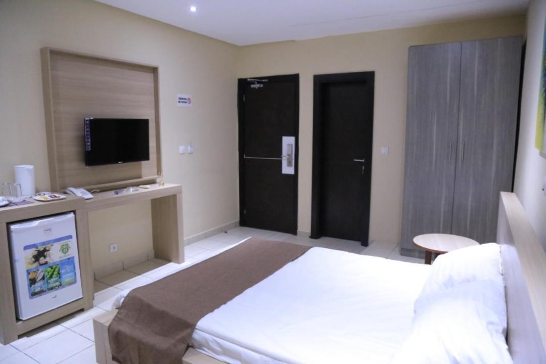 Bed and Breakfast Lavida à Abidjan Extérieur photo